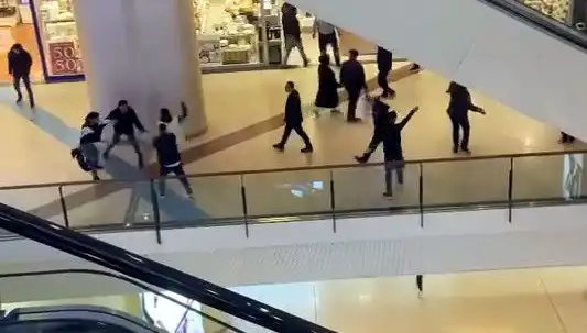 İstanbul'da AVM'de Şok Eden Kavga: Neden Tartışma Büyüdü?
