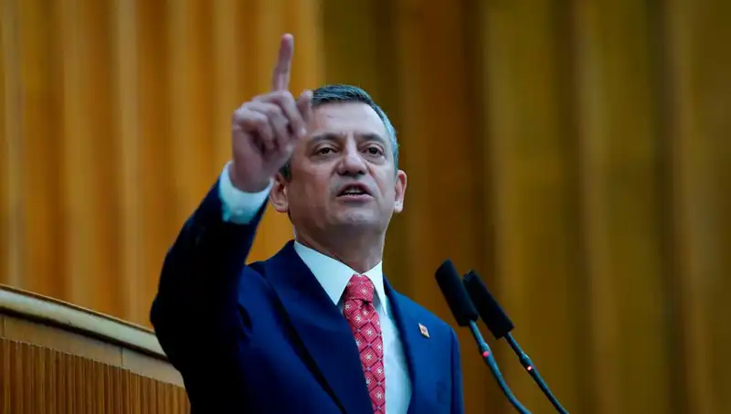 Ekrem İmamoğlu'nun Gözaltı Süreci ve CHP'nin Olağanüstü Toplantısı
