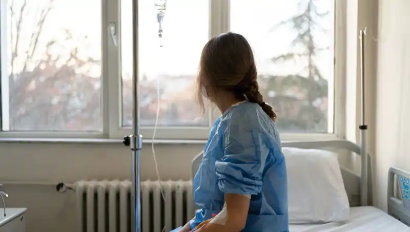 27 Yaşındaki Kadının Meme Kanseri Teşhisi: Doktorlar Önce "Ciddi Değil" Demişti
