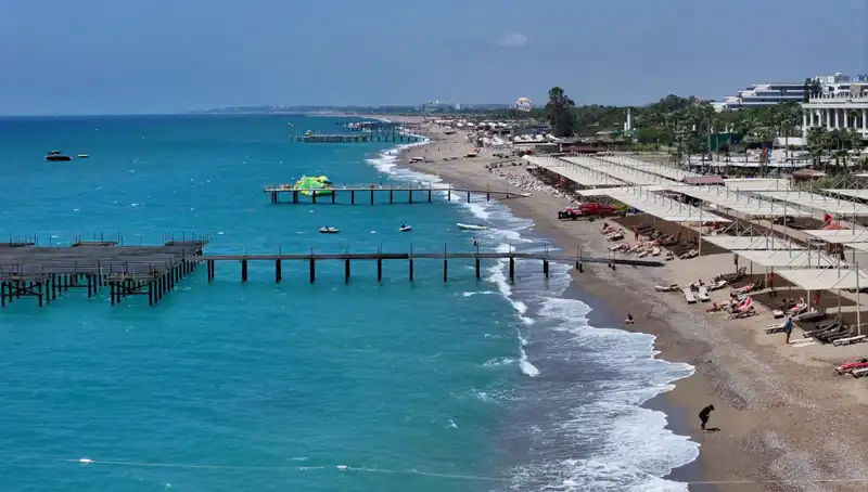 Antalya Sahilleri’nde Güneşli Hava: Turizmde Yeni Bir Dönem Mi Başlıyor?