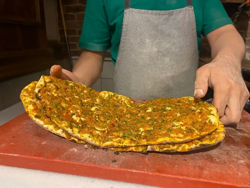 İstanbul'da Lahmacun Fiyatları Arasında Şaşırtıcı Uçurumlar Bulundu