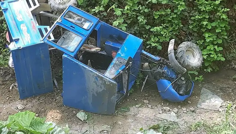 Kontrolden Çıkan Pat Pat Dereye Devrildi: İki Kişi Yaralı!
