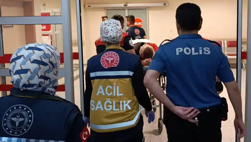 Polis Ekiplerinin Karıştığı Trafik Kazasında İki Kişi Yaralandı