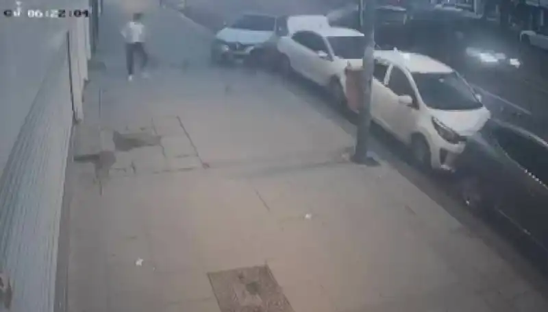 Direksiyon Hakimiyetini Kaybeden Sürücü, Park Halindeki Araçları Savaş Alanına Döndürdü!