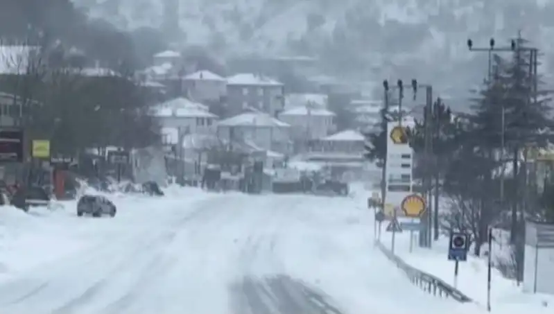 Sertavul Geçidi'nde Kar ve Sis: Ulaşım Zorluğu Başladı