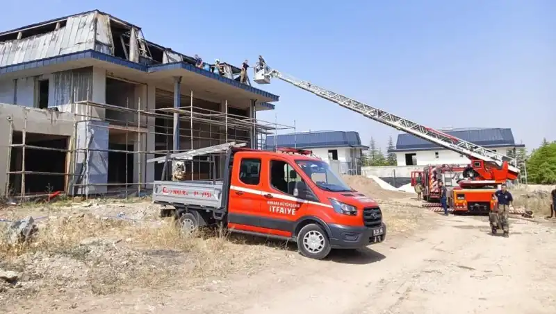 Ankara Gölbaşı'nda Villalar Alev Alev! Yangın Korkuttu