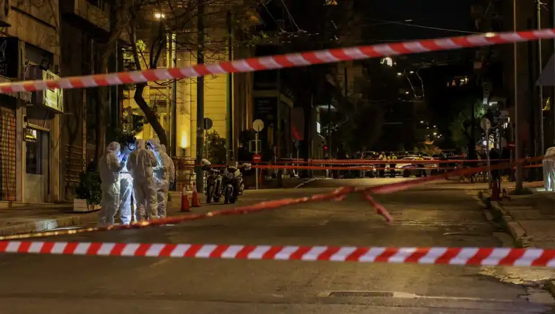 Atina’da Şüpheli Çantanın Patlaması: Panik ve Güvenlik Önlemleri Arttı