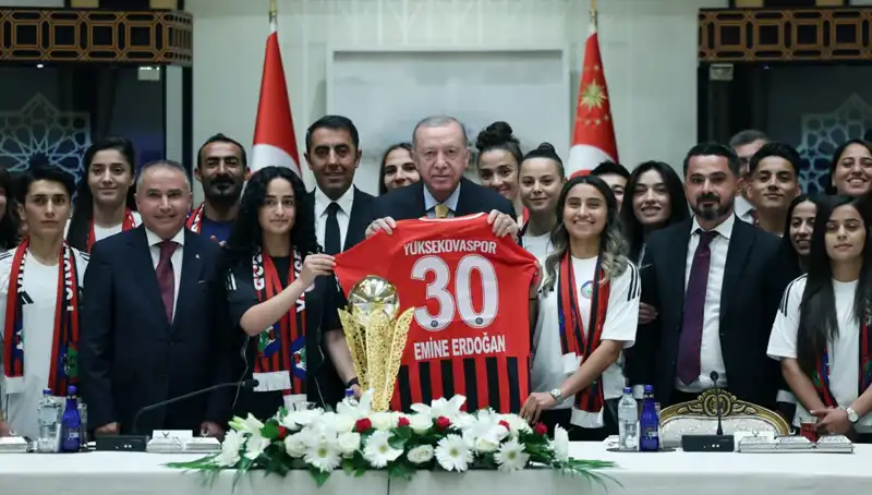 Cumhurbaşkanı Erdoğan, Yüksekovaspor Kadın Futbol Takımı’nı Kabul Etti: Sporda Kadın Gücüne Destek