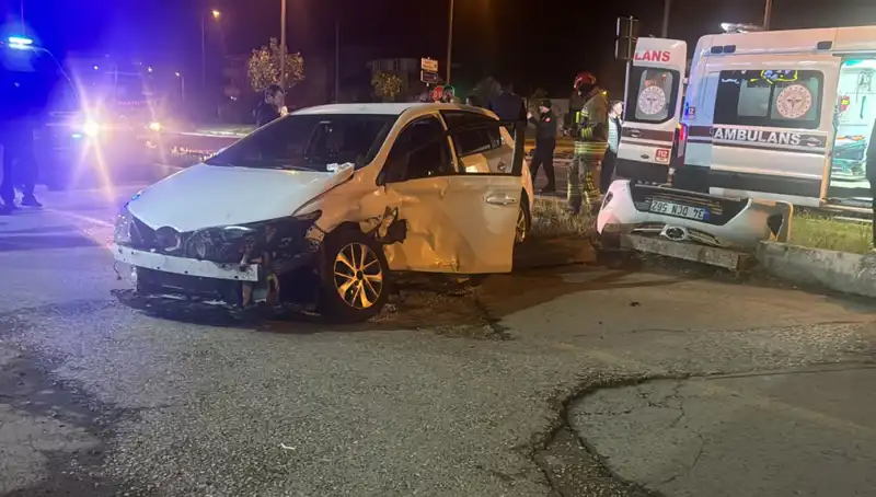 Pikap ile Otomobil Çarpıştı: Kaza Anında Yaşanan Şok Detaylar