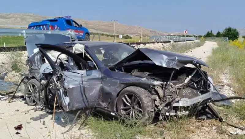 Sivas'ta Üst Üste İki Trafik Kazası: 9 Kişi Yaralandı
