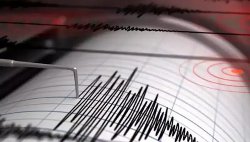 Ege Denizi'nde 4.1 Büyüklüğünde Deprem: Halk Tedirgin Oldu