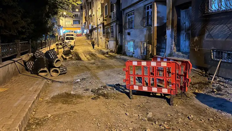 Bayrampaşa’da Altyapı Çalışmalarında Şok Olay: Rögar Kapağı Patladı!