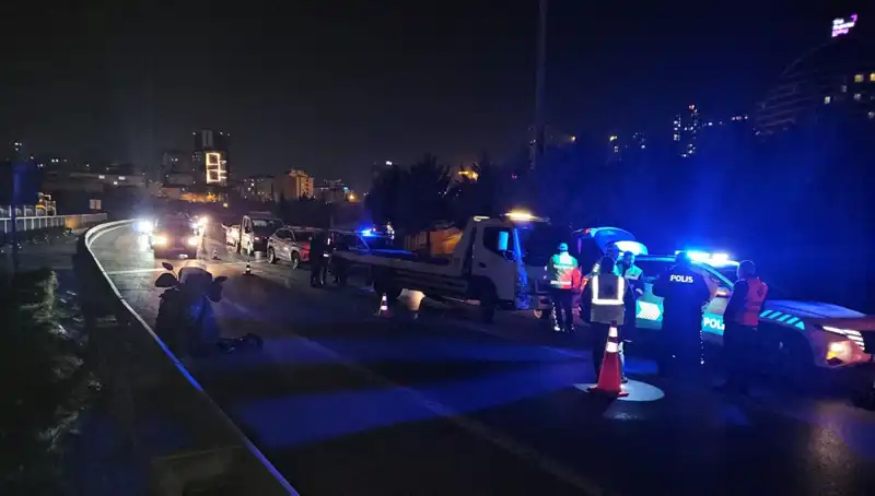 TEM Otoyolu'nda Şok Edici Kaza: Yatan Kişi Metrelerce Sürdü