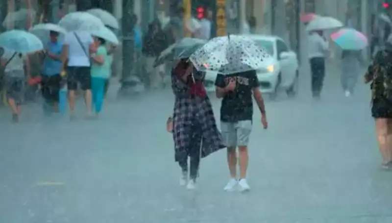 Meteoroloji'den Acil Uyarı: Yangın Bölgesinde Rüzgar, İstanbul’a Sağanak Yağış Bekleniyor