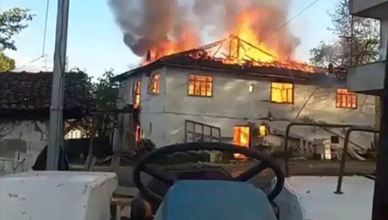 İki Katlı Evde Çıkan Yangın, Mahallede Büyük Korkuya Neden Oldu