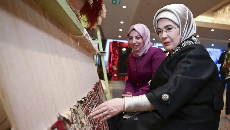 Emine Erdoğan'ın Halısı Açık Artırmada Satıldı: Geliri Depremzede Kadınlara Bağışlandı