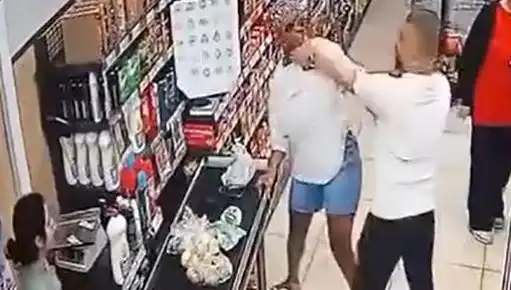 Çocuğunun Önünde Kadına Saldıran Adam, Güvenlik Kameralarına Takıldı!