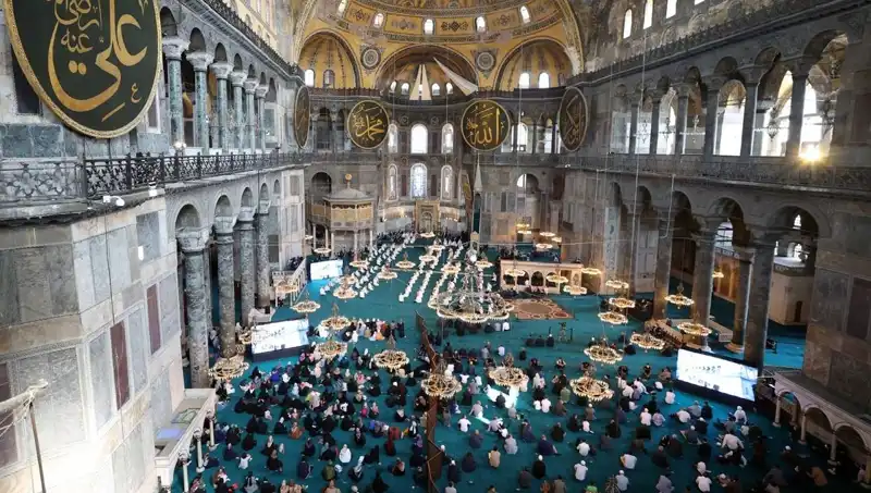 Ayasofya'nın Kapısını Kıran Sanığa Hapis Cezası: Mahkeme Kararını Verdi