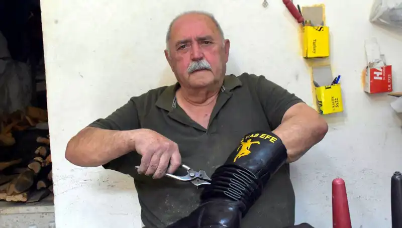 Tireli Hasan Usta: 64 Yıldır El İşçiliği ile Şaheserler Yaratan Usta