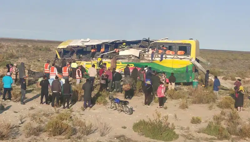Bolivya'daki Otobüs Kazasında 37 Kişi Hayatını Kaybetti, 39 Yaralı