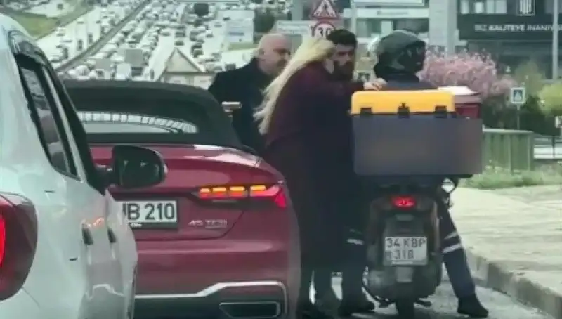 D-100 Karayolu'nda Motokuryeye Silah Çekildi: Korku Dolu Anlar!
