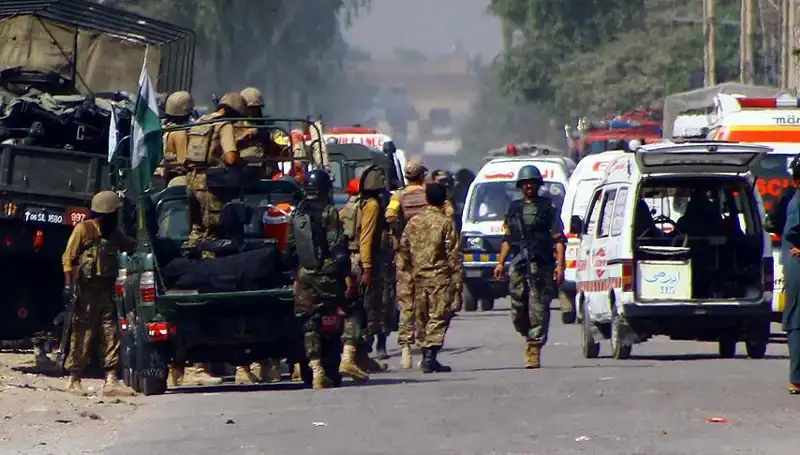 Pakistan'da Camiye Düzenlenen Bombalı Saldırı: 4 Yaralı