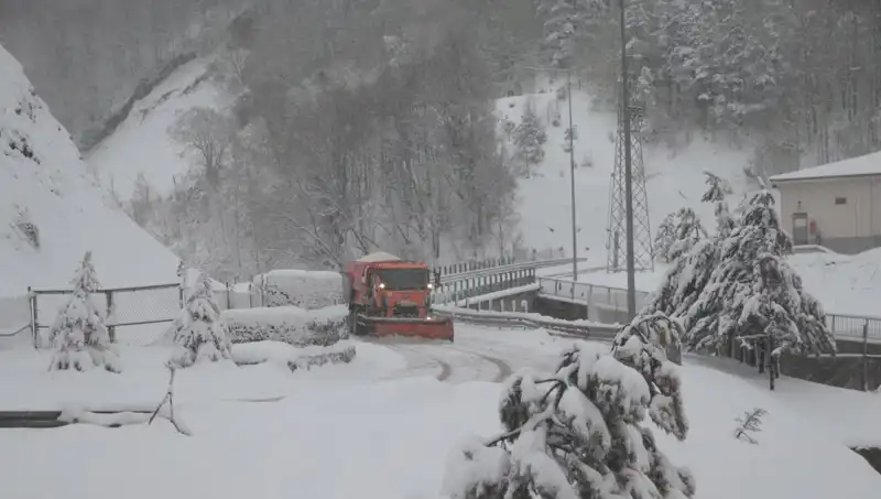 Bolu Dağı’nda Kar Yağışı Şahane Manzaralar Sunuyor