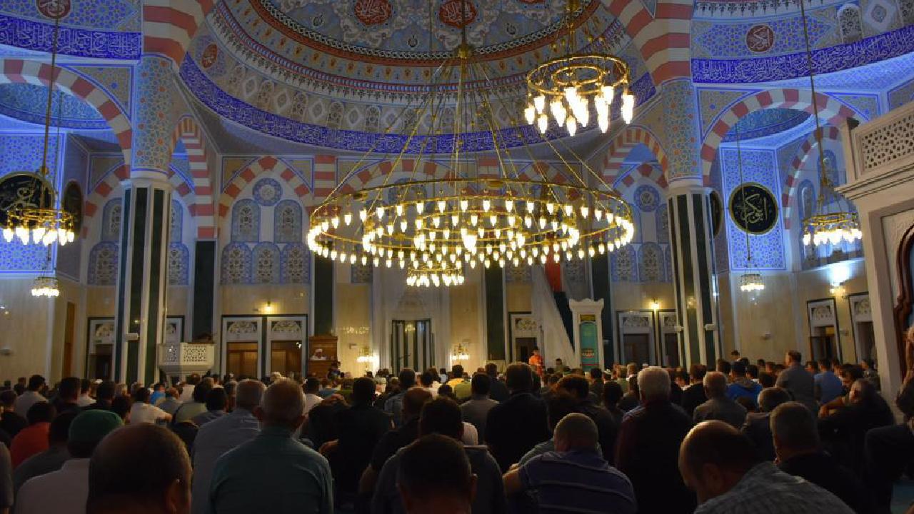 Regaib Kandili Bugün Müslümanları Aydınlatacak