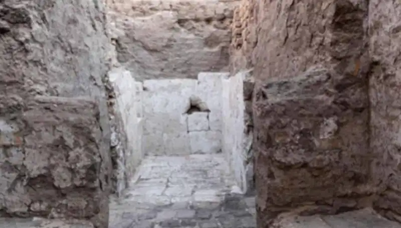 Mısır'da Tarihin Derinliklerinden: 3.500 Yıl Öncesine Ait Kraliyet Mezarı Keşfedildi