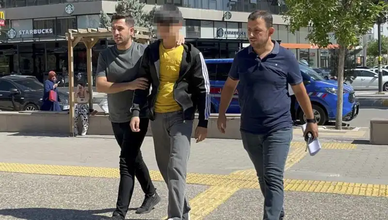 Tartışma Sonrası Kardeşini Bıçaklayarak Hayatını Değiştiren Genç