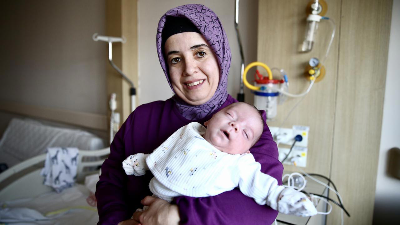 620 Gram Doğan Bebek Hayata Tutundu