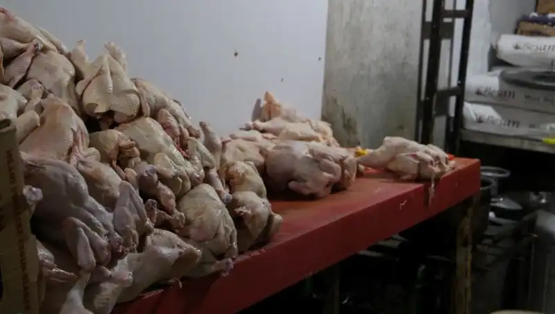 Döner İmalathanesindeki Şok Edici Görüntüler Sosyal Medyayı Kasıp Kavuruyor