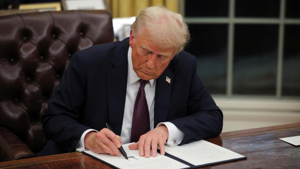 Trump, Ardı Ardına Kararname İmzalıyor