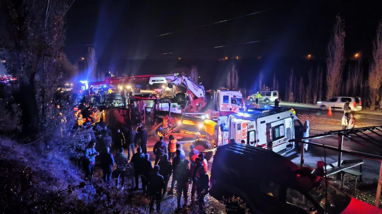 Malatya'da Tırın Çarptığı Polislerden 1'i Şehit Oldu, 1'i Yaralandı
