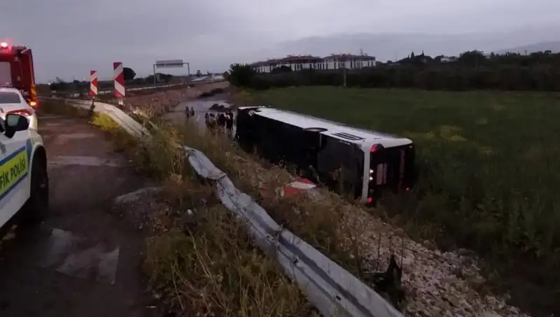 Manisa'da Yolcu Otobüsü Kazası: Yaralıların Durumu Ciddiyetini Koruyor