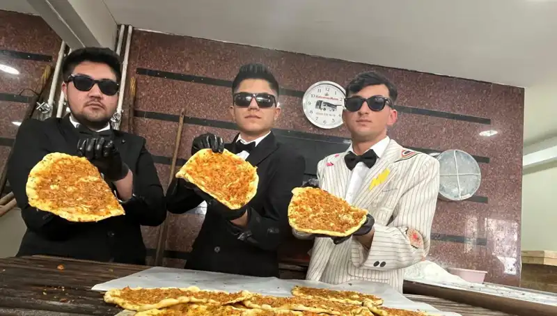 Takım Elbiseli Fırıncılar: Geleneksel Mesleğe Modern Dokunuş