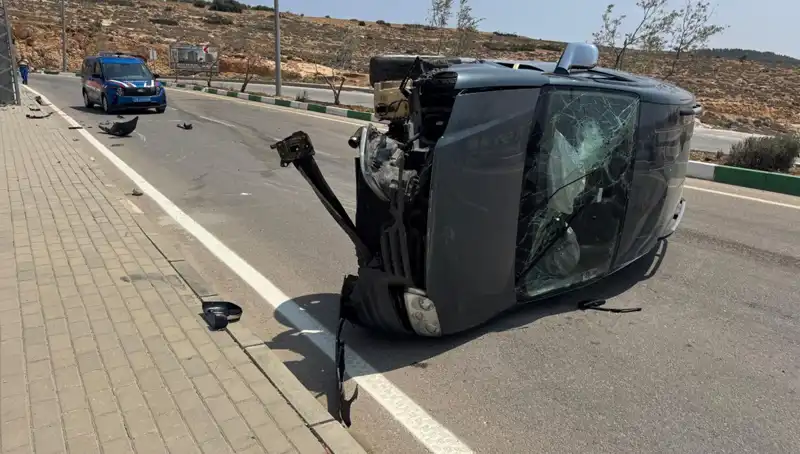 Kilis’te Ticari Araç Devrildi: Kaza Sonucu 4 Kişi Yaralandı!