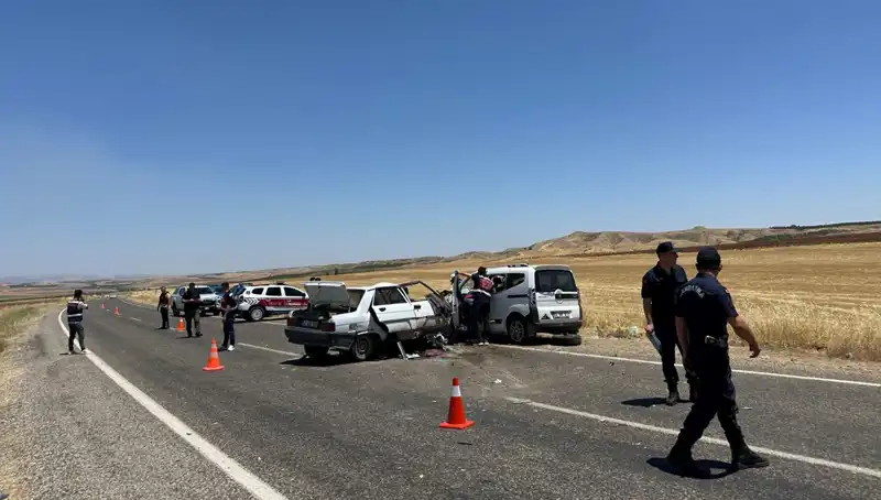 Adıyaman'da Feci Trafik Kazası! 4 Kişi Hayatını Kaybetti