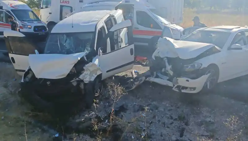 Nevşehir'de Trafik Kazası: 14 Kişi Yaralandı, Olayın Detayları Ortaya Çıktı!