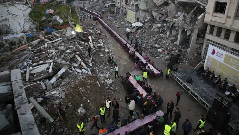 Gazze’de Yıkım ve Enkaz Arasında Yaşanan İftar Anları