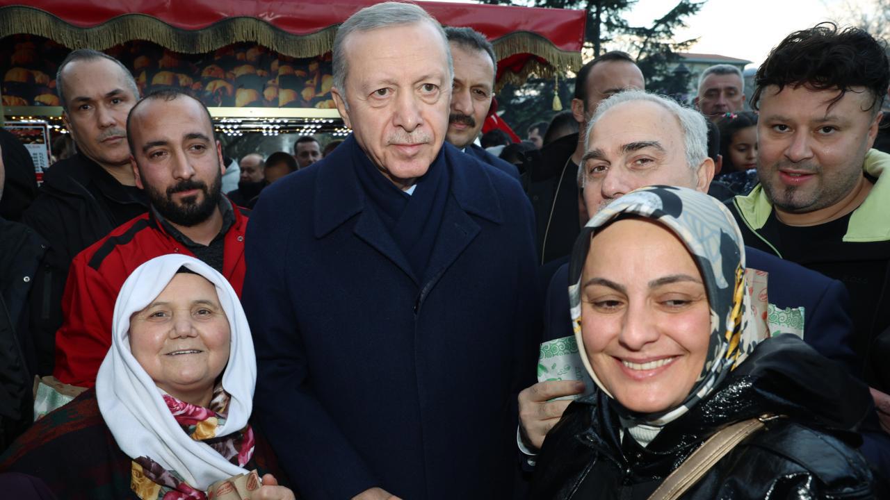 Cumhurbaşkanı Erdoğan'dan Sultanahmet Meydanı'nda Kandil Kutlaması