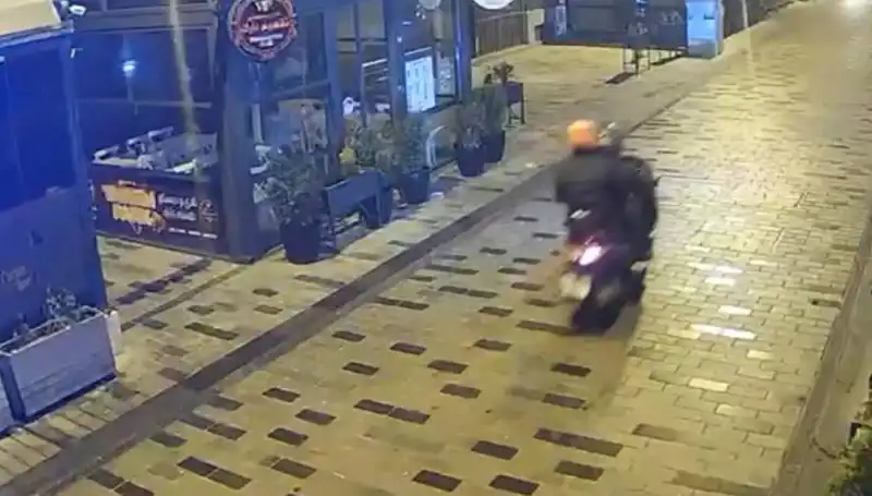 Gece Kulübüne Haraç Saldırısı: Silahlı Tehditler ve Panik Anları