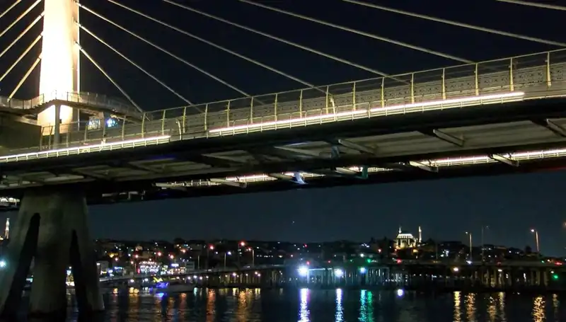 Metro Köprüsünden Denize Düşen Kişi Arama Çalışmaları Devam Ediyor!