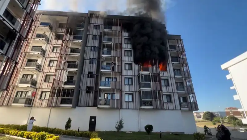 Çanakkale'de Yangın Paniği: Geceyi Alevler İçinde Geçiren Mahalleler