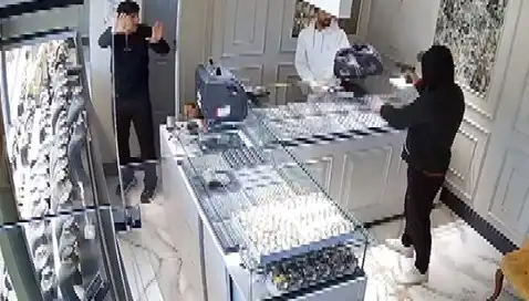 Bursa'da Kuyumcuya Soygun Girişimi: Korku Dolu Anların Ardındaki Gerçekler