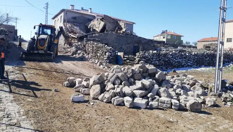 Kayseri’de Ahır Çöktü: 35 Küçükbaş Hayvan ve 2 Eşek Telef Oldu