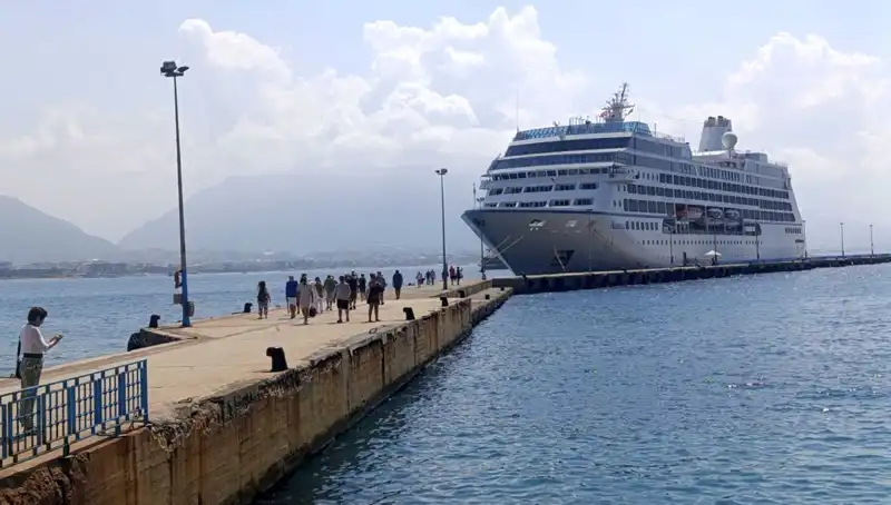 ABD'li Turistler Alanya'da Kruvaziyer ile Eşsiz Bir Tatil Deneyimi Yaşadı