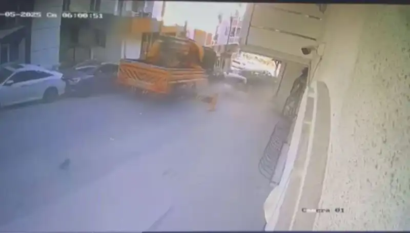 Kontrolden Çıkan Vinç, 23 Araca Çarparak Sonunda Durduruldu!