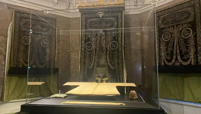 Hırka-i Şerif, Ziyaretçilerini Kapılarını Açıyor: Gelenek ve Modernite Bir Arada