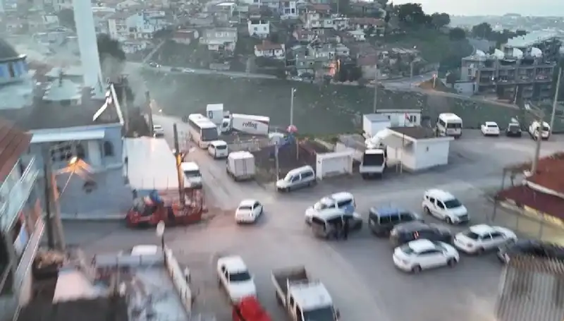 İzmir'de Tarihi Operasyonda 99 Gözaltı: Suç Çeteleri Çökertildi!